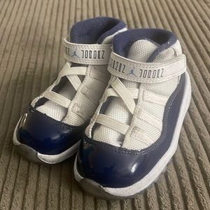 Jordan’s unisex size 8